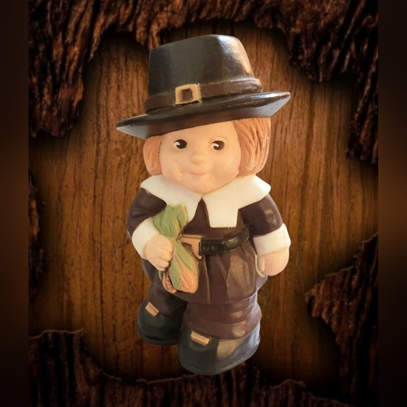 VINTAGE HALLMARK CARDS INC. PILGRIM SALT AND PEPPER SHAKER SET THANKSGIVING 1981 - Picture 2 of 9